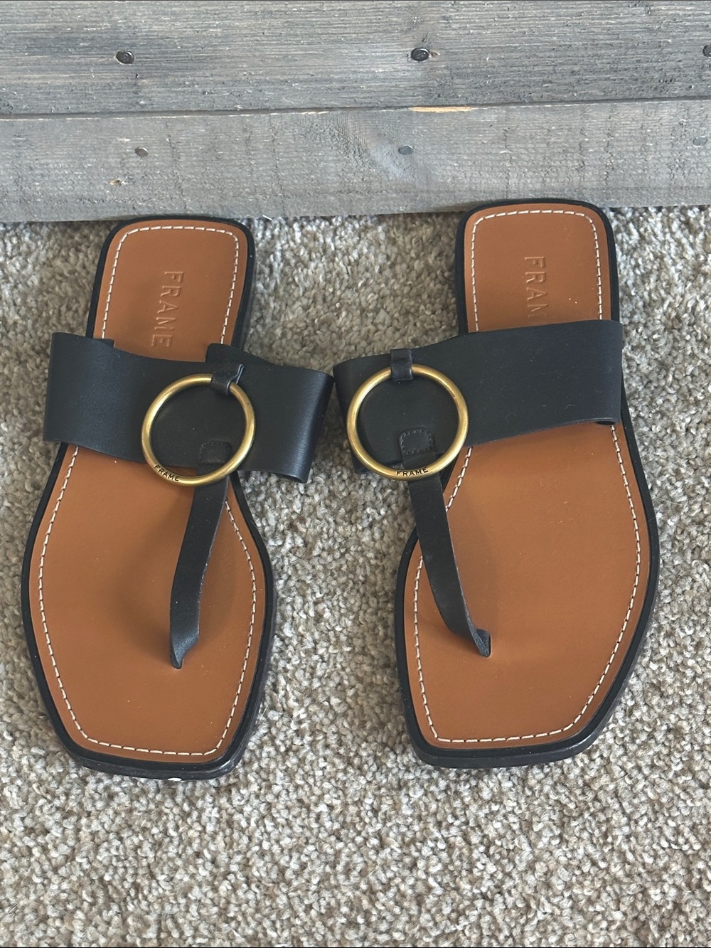 FRAME Le Brentwood Flip Flop Black Leather Ring Sandals EU 41